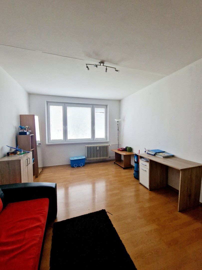 REZERVOVANÉ! Na predaj 3 izbový byt s lodžiou po kompletnej rekonštrukcii na ulici Orgovánová, Košice - Západ.