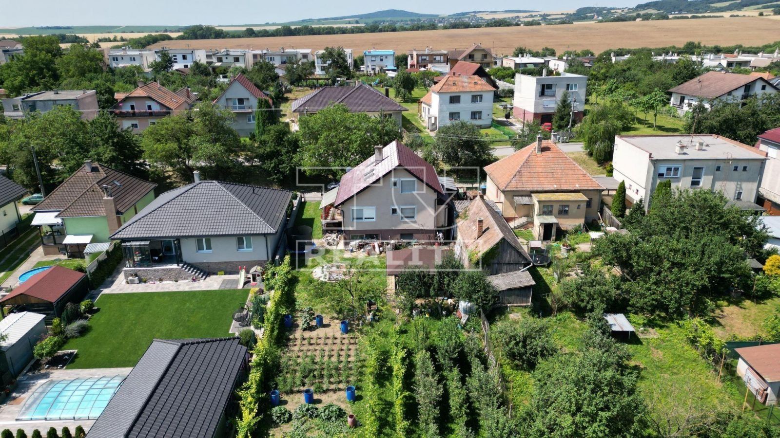 Na predaj príjemný 6 izbový rodinný dom na pozemku 989 m2 Radošina