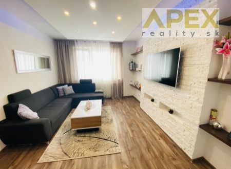 Exkluzívne v APEX reality pekný 3i. byt po rekonštrukcii na Hlohovej ulici, 2x pivnica, 69 m2