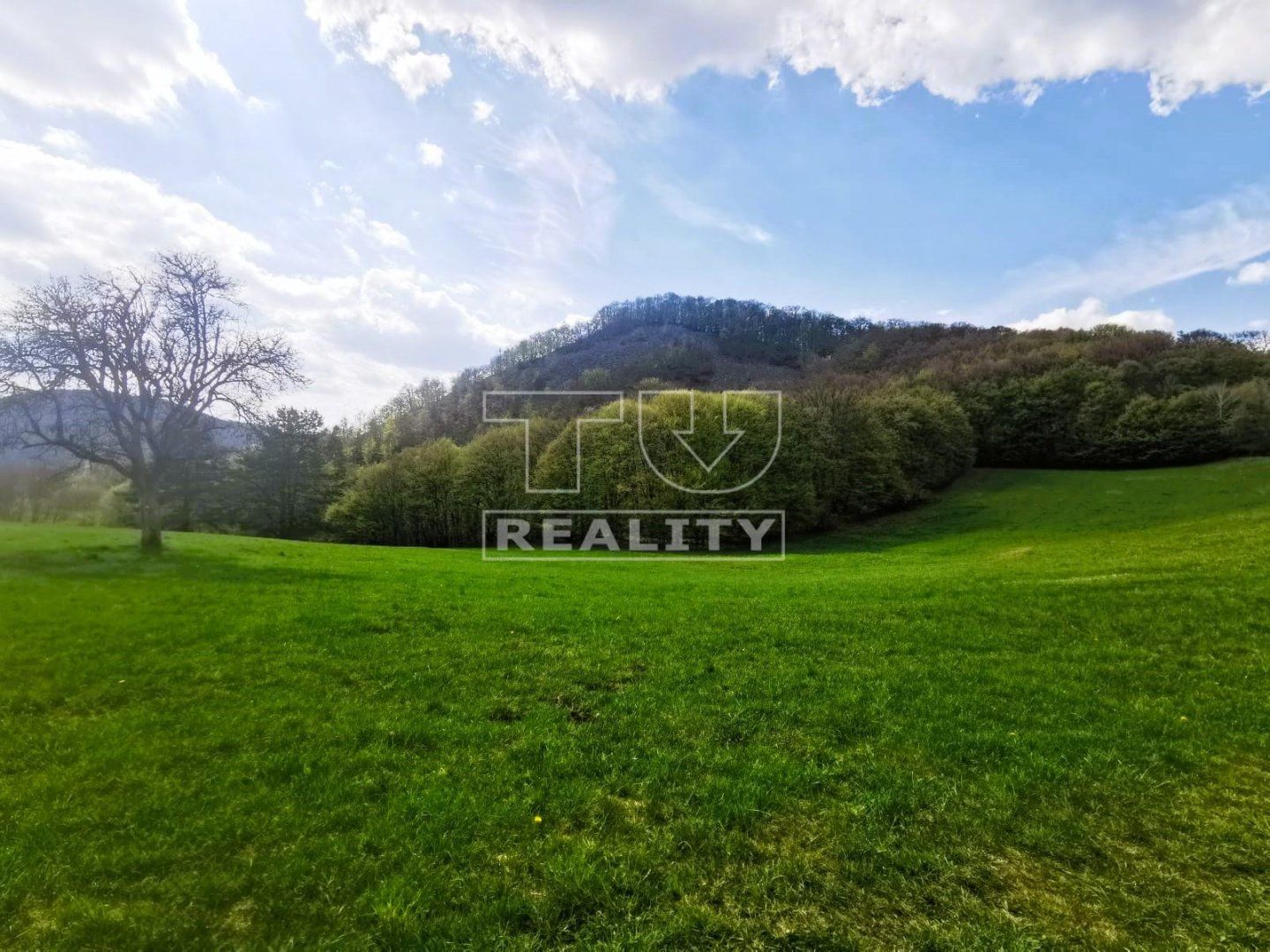 TUreality ponúka na predaj stavebný pozemok pri Aquaparku Vyhne 1153m²