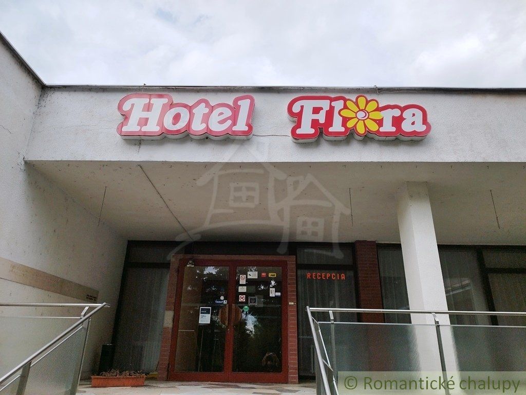 Hotel FLÓRA  s bazénom, wellness a vyše 1,5Ha pozemkom, Dudince