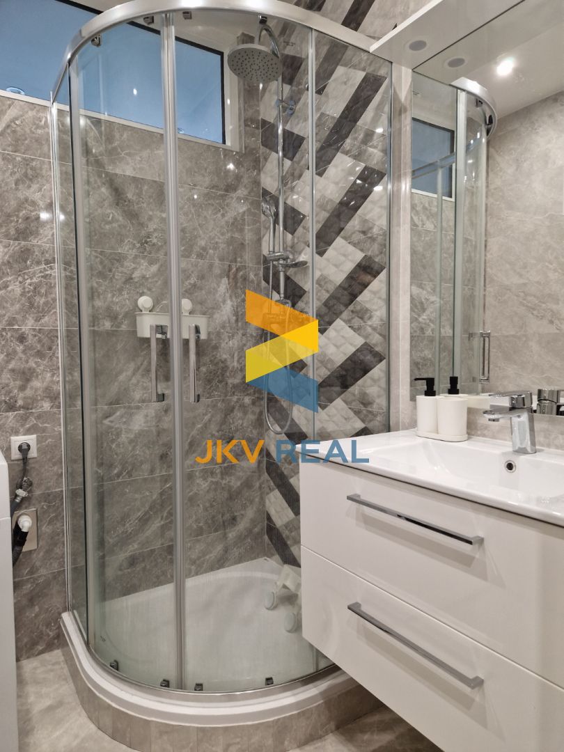 Realitná kancelária JKV REAL so súhlasom majiteľa ponúka na prenájom. 2 izbový byt v Prievidzi, časť Sever.
