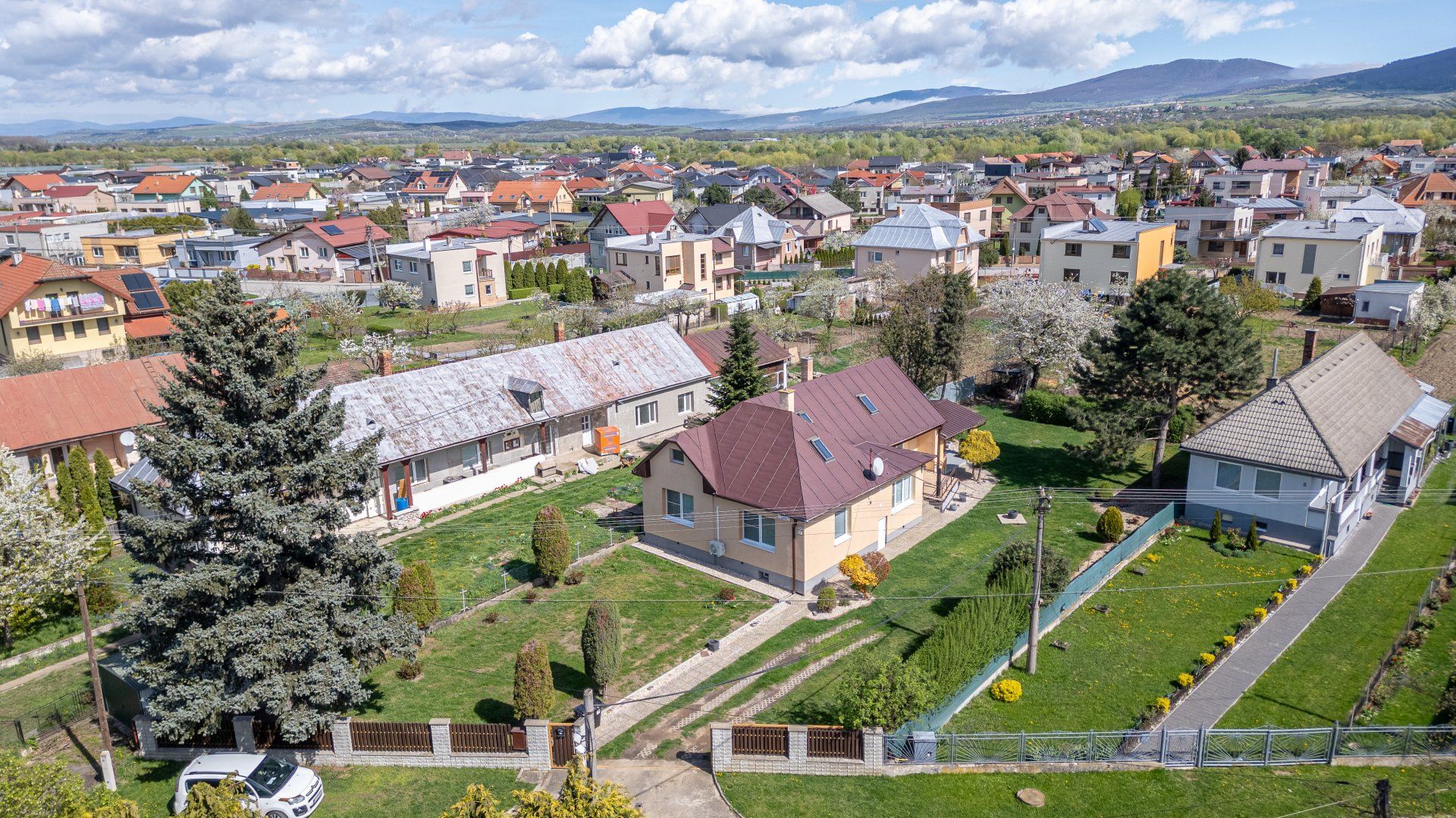 Na predaj rodinný dom v obci Čaňa na ulici Nová, pozemok 1725 m2 s investičným potenciálom
