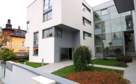 Ponúkame na prenájom 4-izbový byt v mestskej vile na ul. Timravina, Bratislava I.-Staré Mesto, Palisády