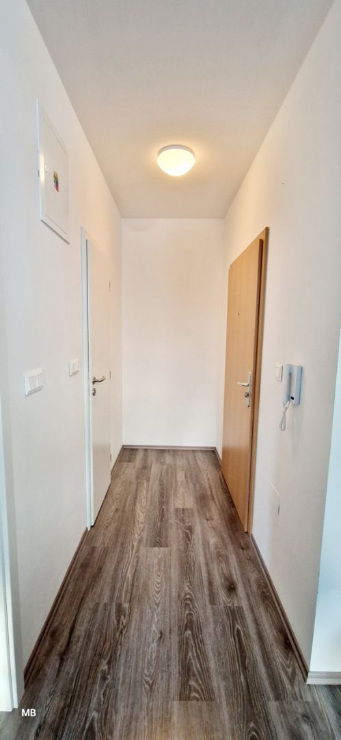 Zariadený 2-izbový byt s balkónom a parkovacím miestom v rezidenčnom projekte Hviezdne bývanie v Hviezdoslavove