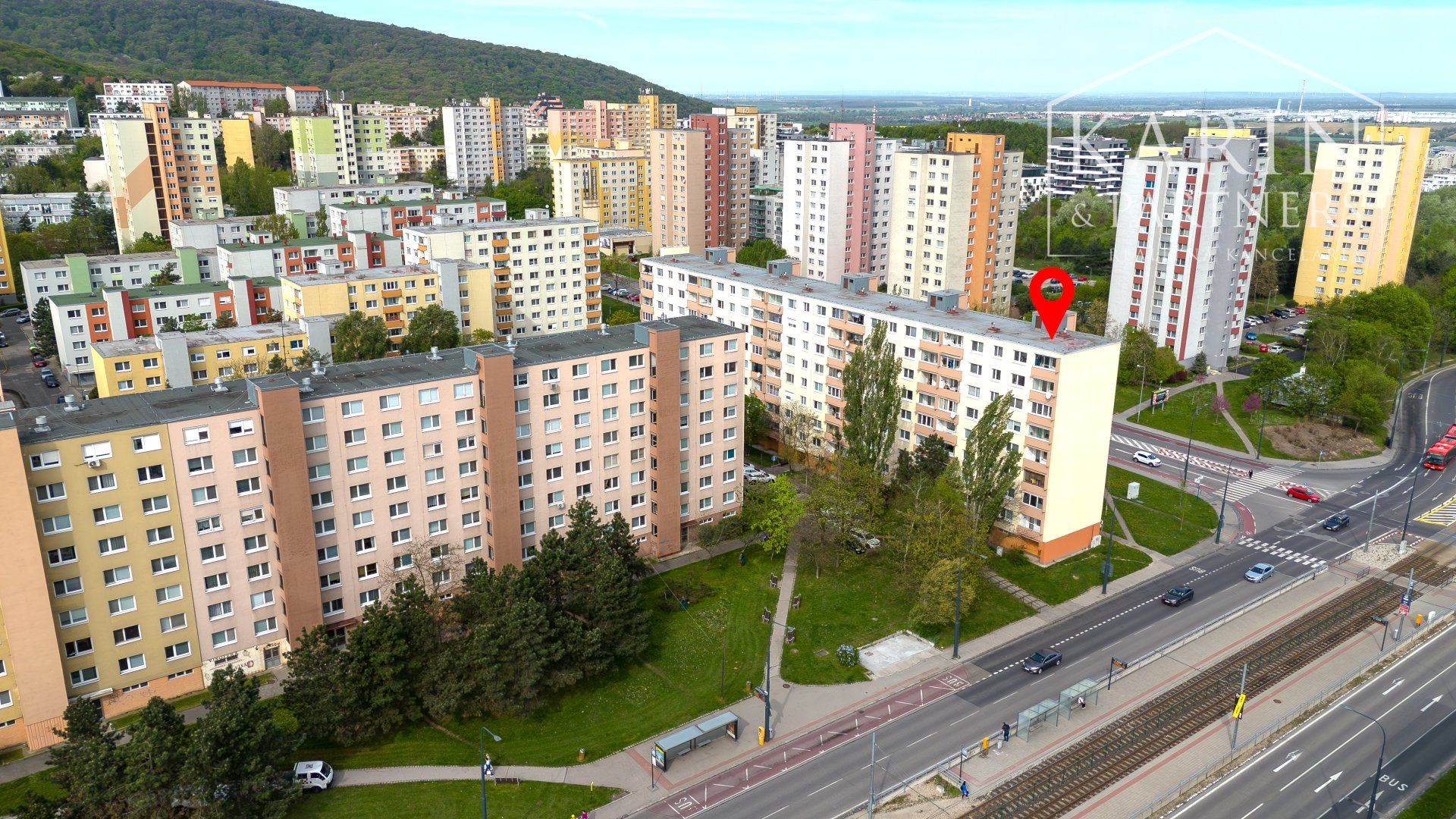 REZERVOVANÉ - Na predaj 4 izbový byt v Bratislave Dúbravka pri OC Saratov 8poschodová bytovka