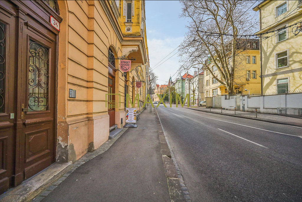 V historickom centre Bratislavy 4 izbový byt na ulici Palisády v Starom Meste