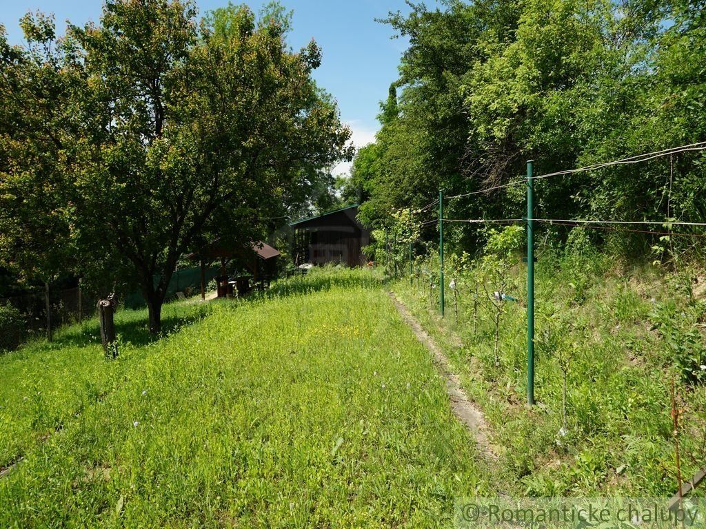 Relax a súkromie v záhradnej chatke  v obci Ratnovce pri Piešťanoch