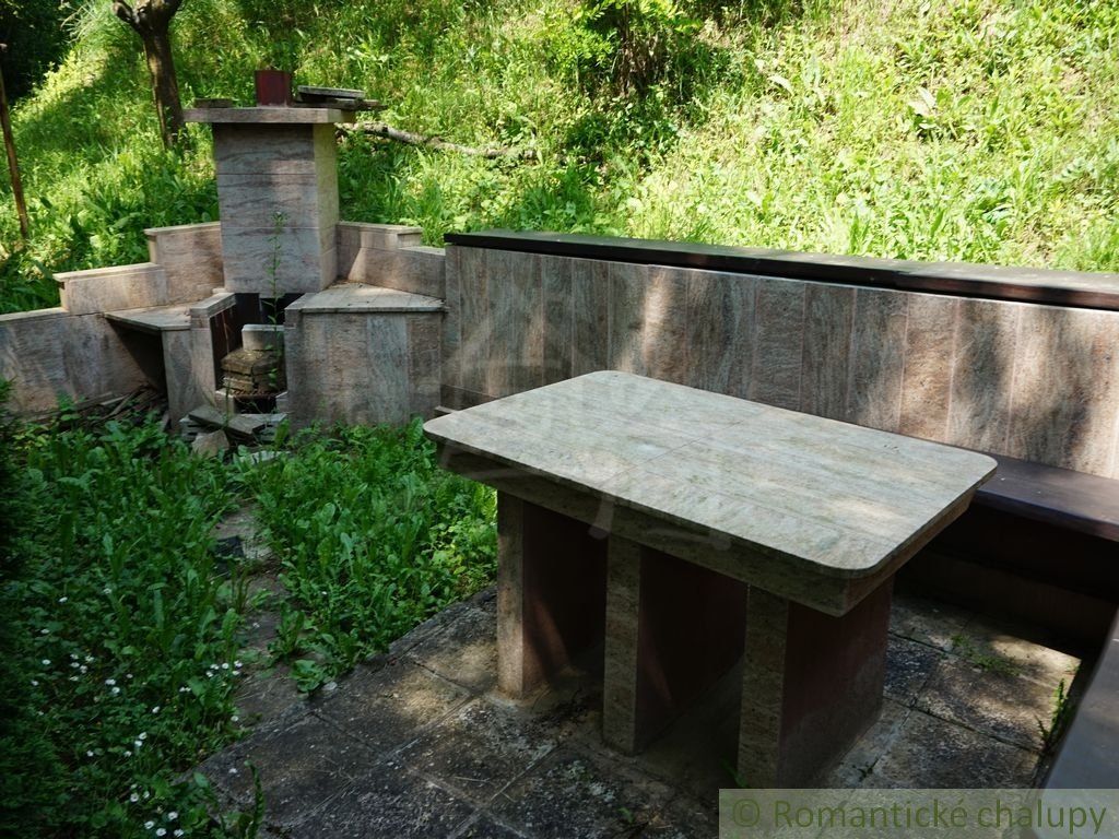 Relax a súkromie v záhradnej chatke  v obci Ratnovce pri Piešťanoch