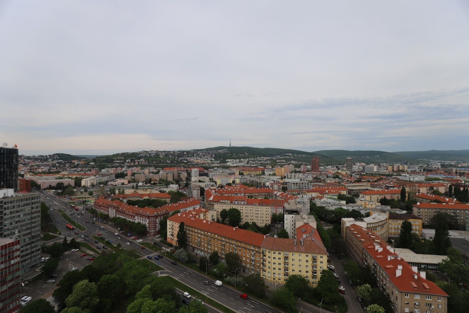 Na prenájom priestranný 2-izbový byt s panoramatickým výhľadom v novostavbe Danubius One na ulici Trnavská cesta v Bratislave- Ružinov.