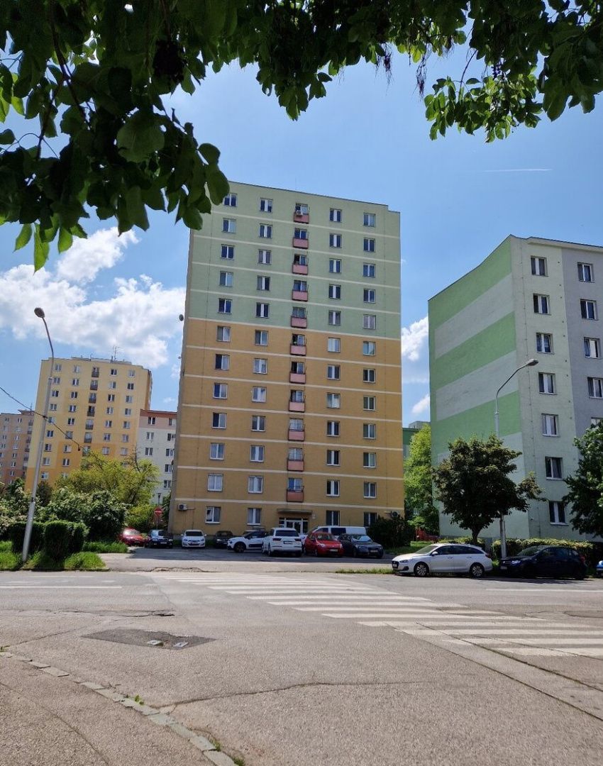 Vo vyhľadávanej časti Nové Mesto 4 izbový byt na ul. Čsl.parašutistov