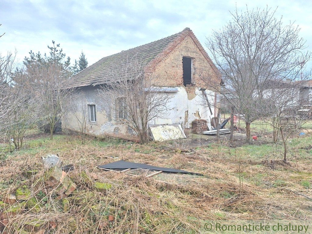 Pôvodný dom na rozľahlom vyše 6000m2 pozemku v kľudnej časti obce Gbelce