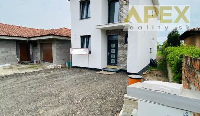 APEX reality 5 izbová novostavba RD na Mlynskej ulici v Hlohovci - časť Šulekovo, 550 m2 pozemok