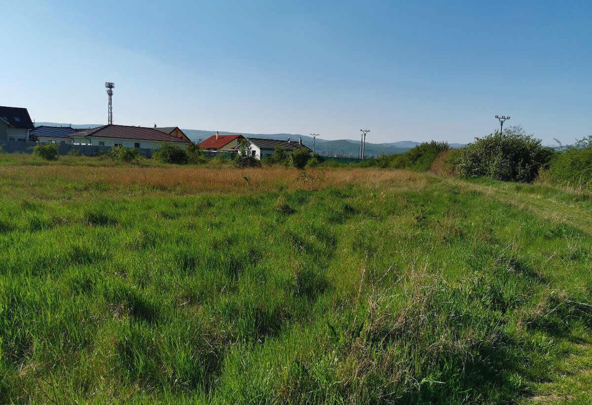 Stavebný pozemok v Slovenskom Grobe s rozlohou 927 m2.