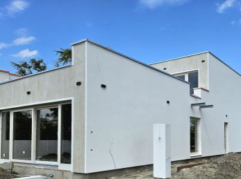 Predaj nadčasovej novostavby rodinného domu v stave HOLODOM/ ŠTANDARD na 4,46á pozemku, BAKA