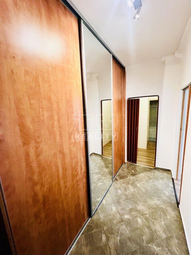 Na predaj veľký jednoizbový byt s balkónom na ulici Riazanská v Novom Meste, 43,29m2.