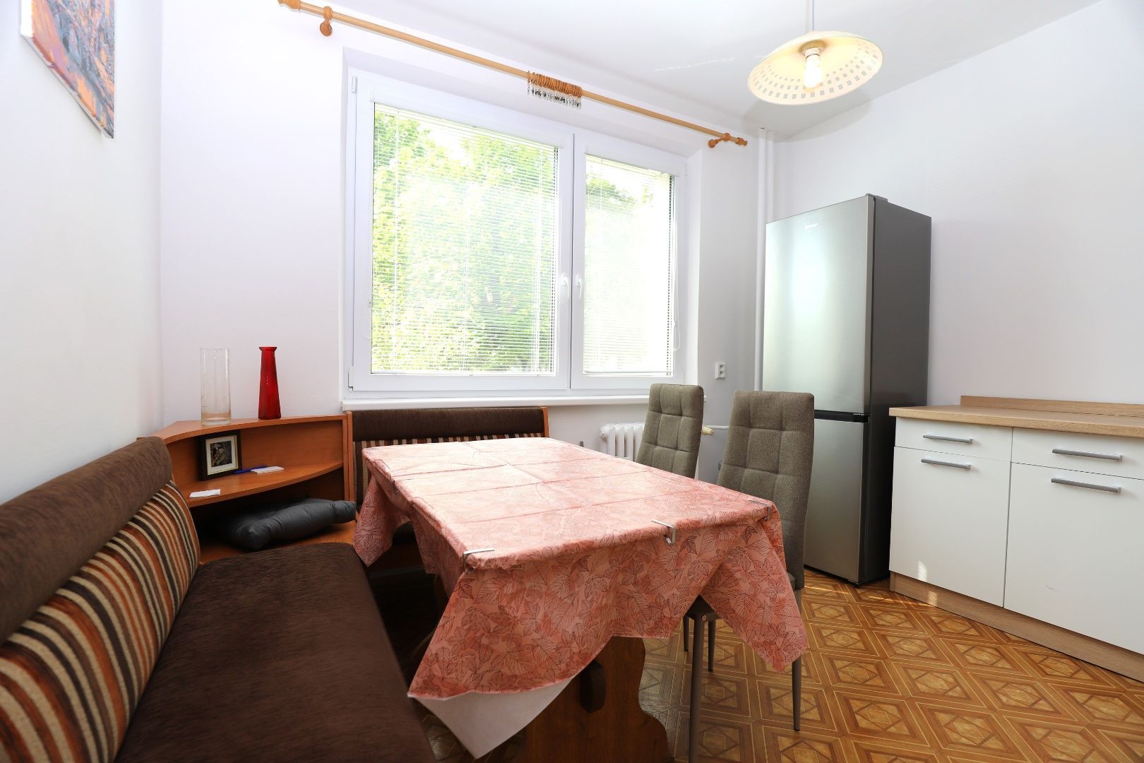 DAHLEH - Na prenájom priestranný 3 - izbový byt vo výbornej lokalite v Ružinove