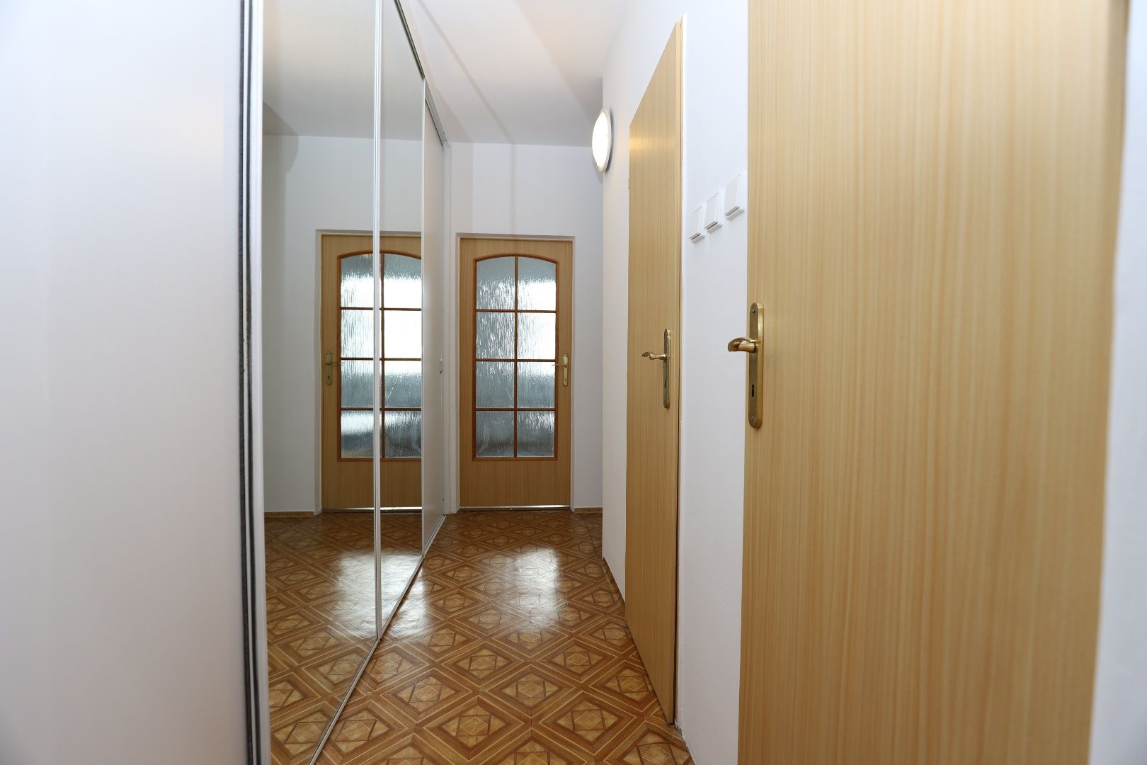 DAHLEH - Na prenájom priestranný 3 - izbový byt vo výbornej lokalite v Ružinove