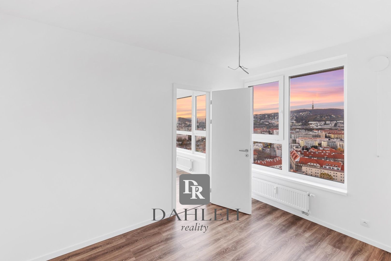 DAHLEH-nadštandardný   byt s panoramatickým výhľadom v projekte Danubius One