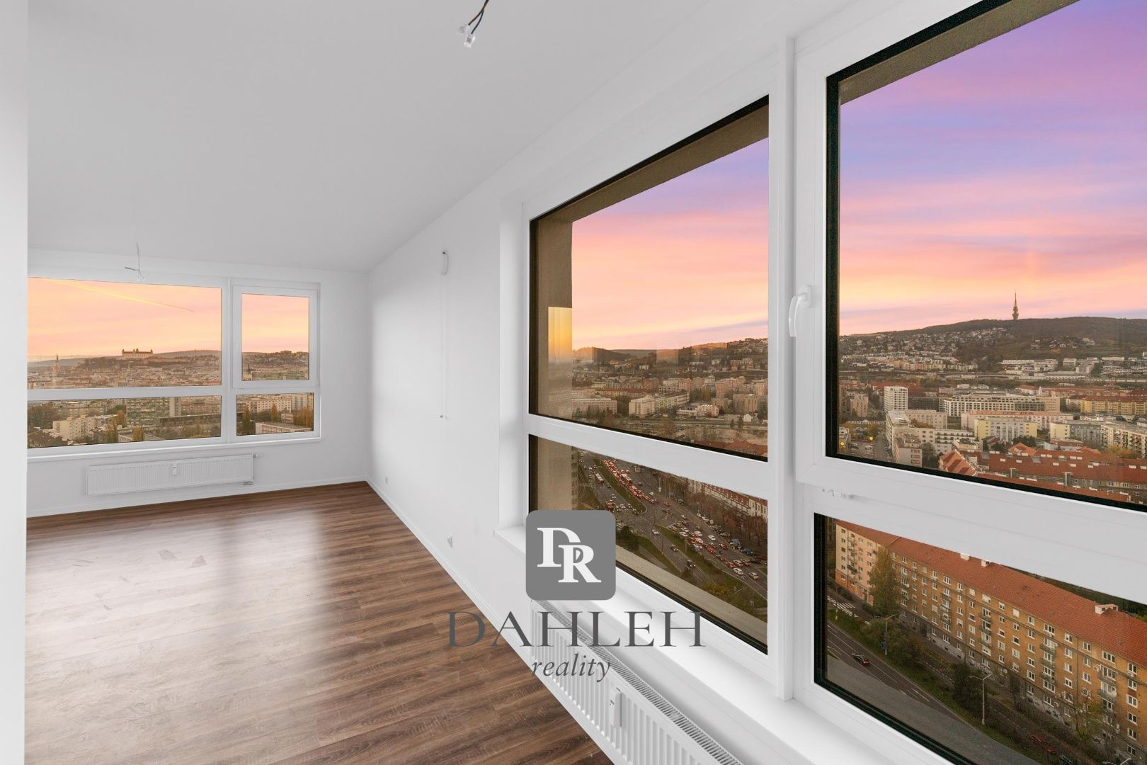DAHLEH-nadštandardný   byt s panoramatickým výhľadom v projekte Danubius One