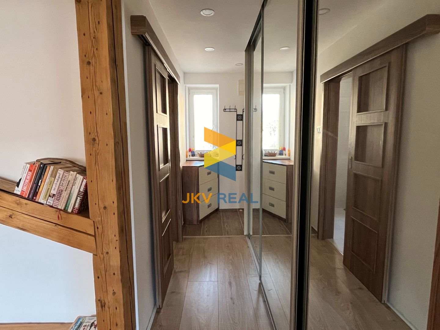 JKV REAL ponúka na predaj krásny 3 izbový byt na ulici M.R. Štefánika v Prievidzi