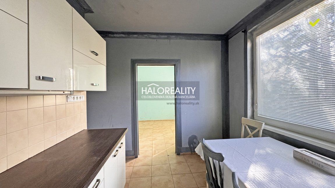 HALO reality - Predaj, trojizbový byt Hurbanovo, priestranný, v žiadanej lokalite na Jókaiho ulici - ZNÍŽENÁ CENA - EXKLUZÍVNE HALO REALITY