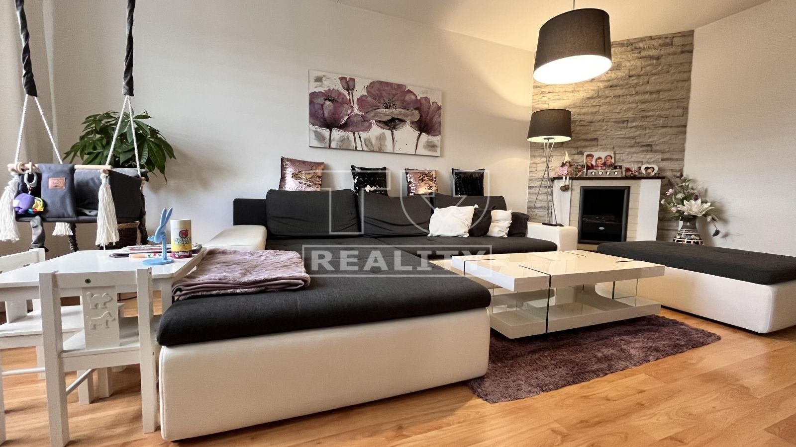 TUreality ponúka na predaj pekný 3i byt v na sídlisku Západ vo Zvolene o výmere 73 m²