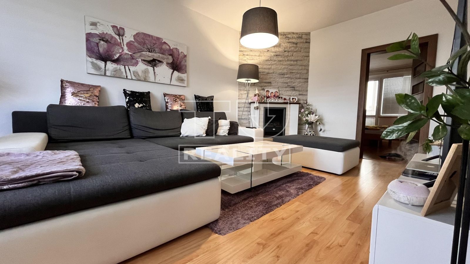 TUreality ponúka na predaj pekný 3i byt v na sídlisku Západ vo Zvolene o výmere 73 m²
