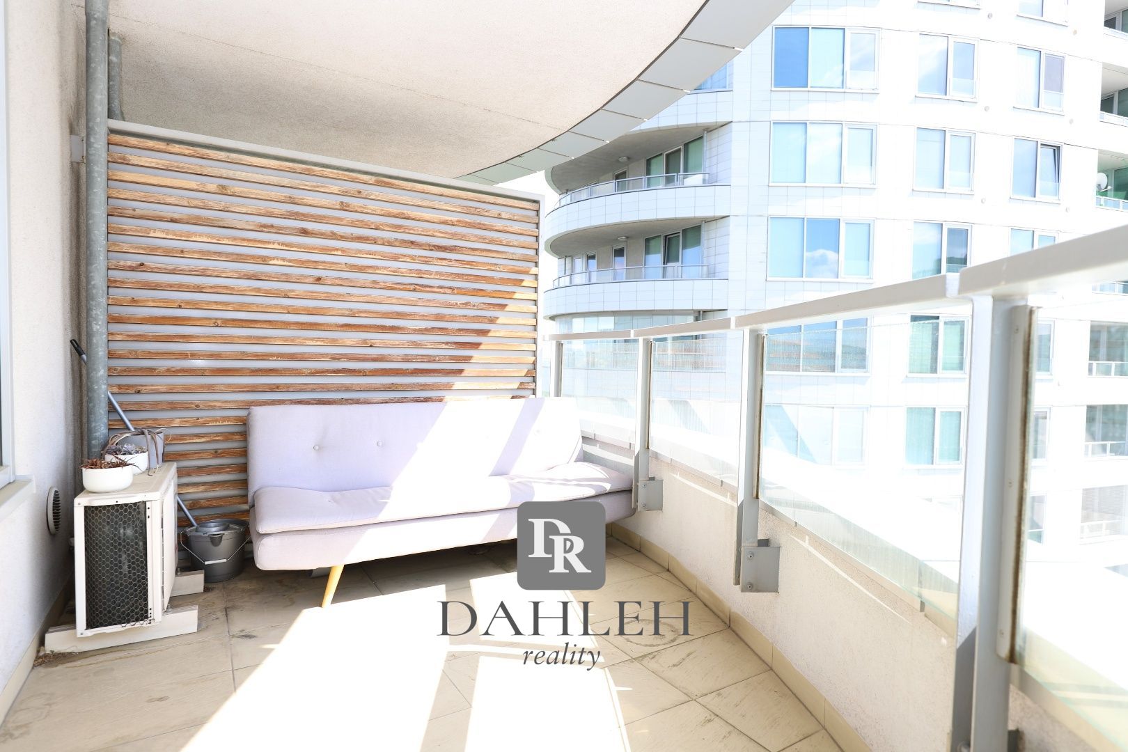 DAHLEH-Na prenájom 3-izbový byt v 3 vežiach s výhľadom