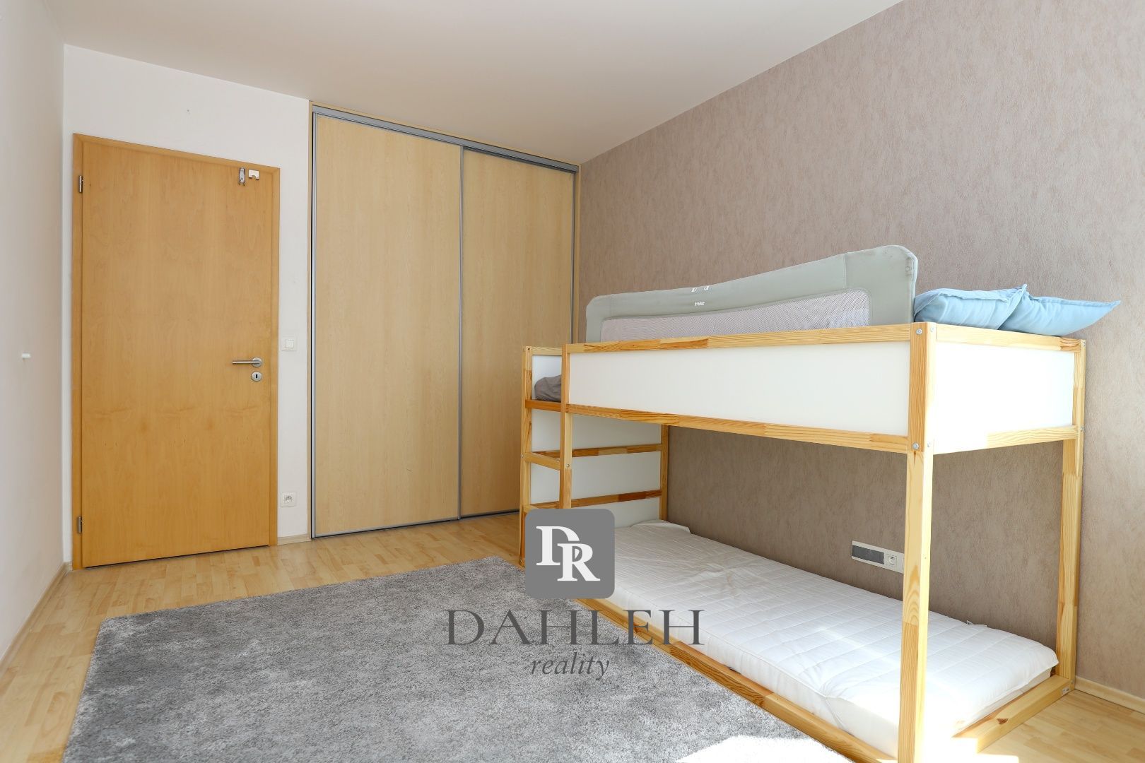 DAHLEH-Na prenájom 3-izbový byt v 3 vežiach s výhľadom