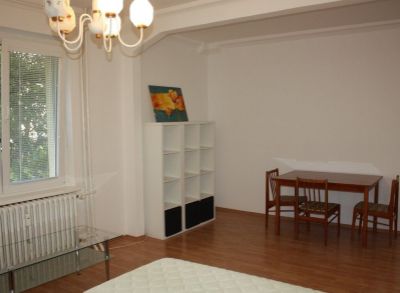 Kompletne zariadený 1-izbový byt v tichej časti Ružinova