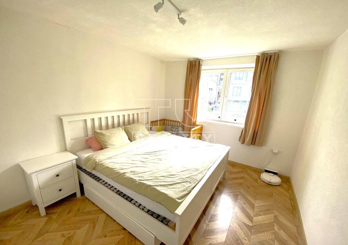 NA PREDAJ exkluzívne zariadený 2 - izbový byt s vlastnou garážou v Novákoch okr. Prievidza