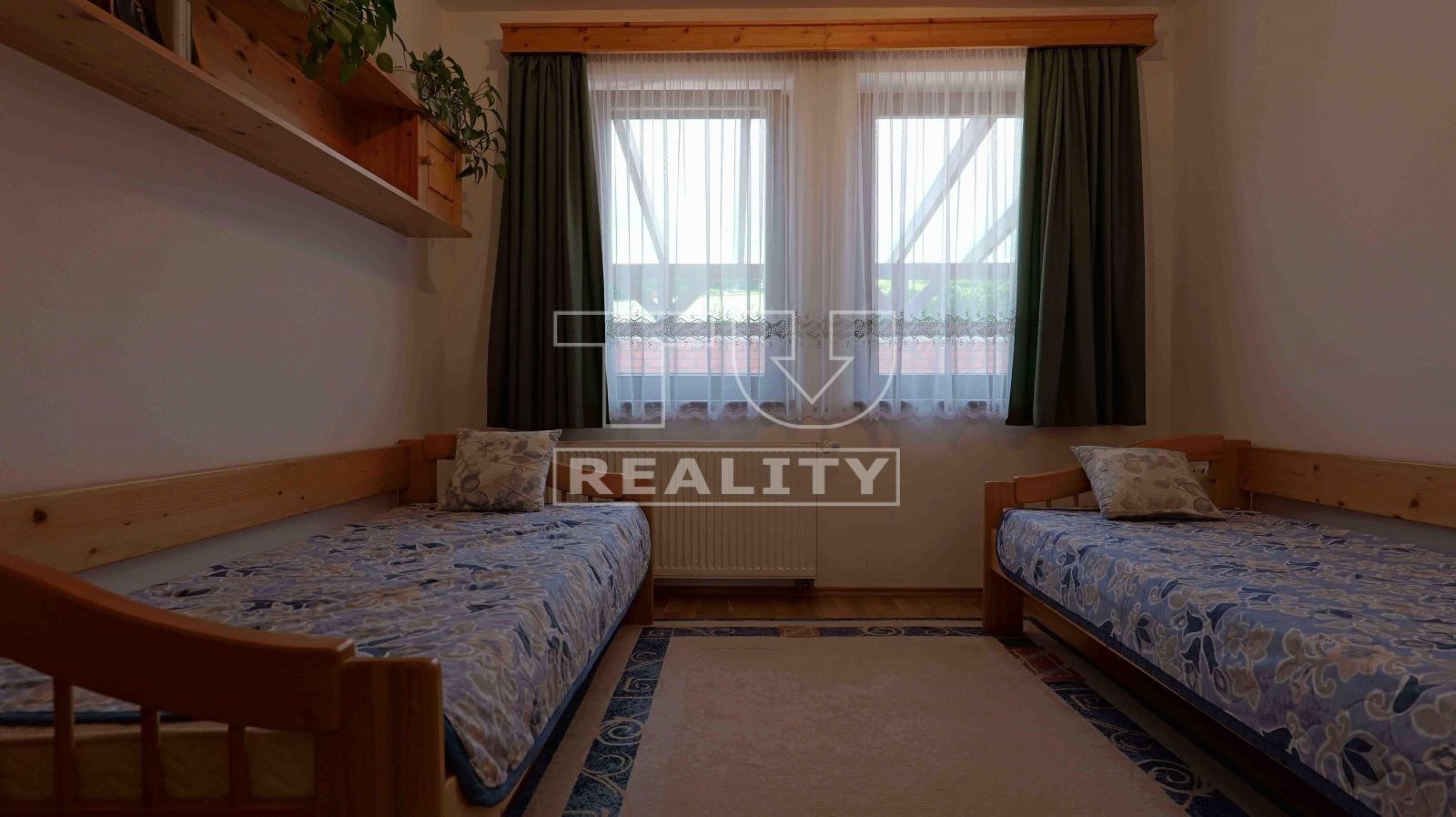 TUreality EXKLUZÍVNE ponúka na predaj krásny 5 izbový dom so zastavanou plochou 360m² a s veľkým pozemkom 6447m² - pri Bytči - obec Petrovice - časť S
