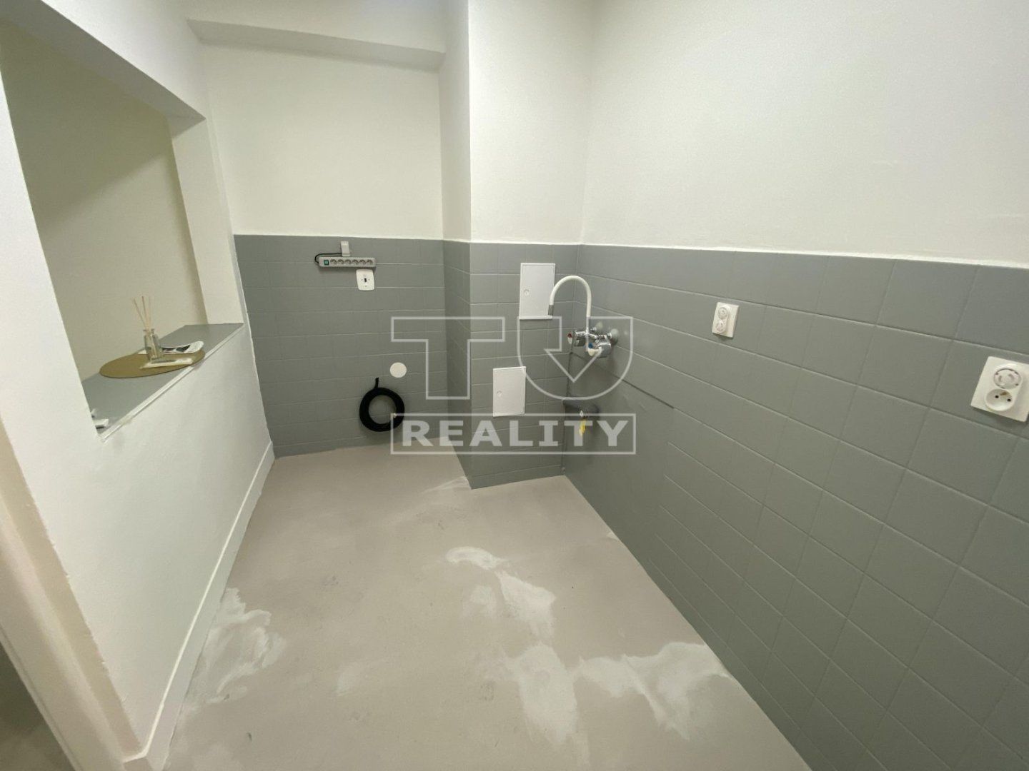 TUreality ponúka na predaj prerobený 2 izbový byt v Bratislave - Vlčie Hrdlo - 35,59m²