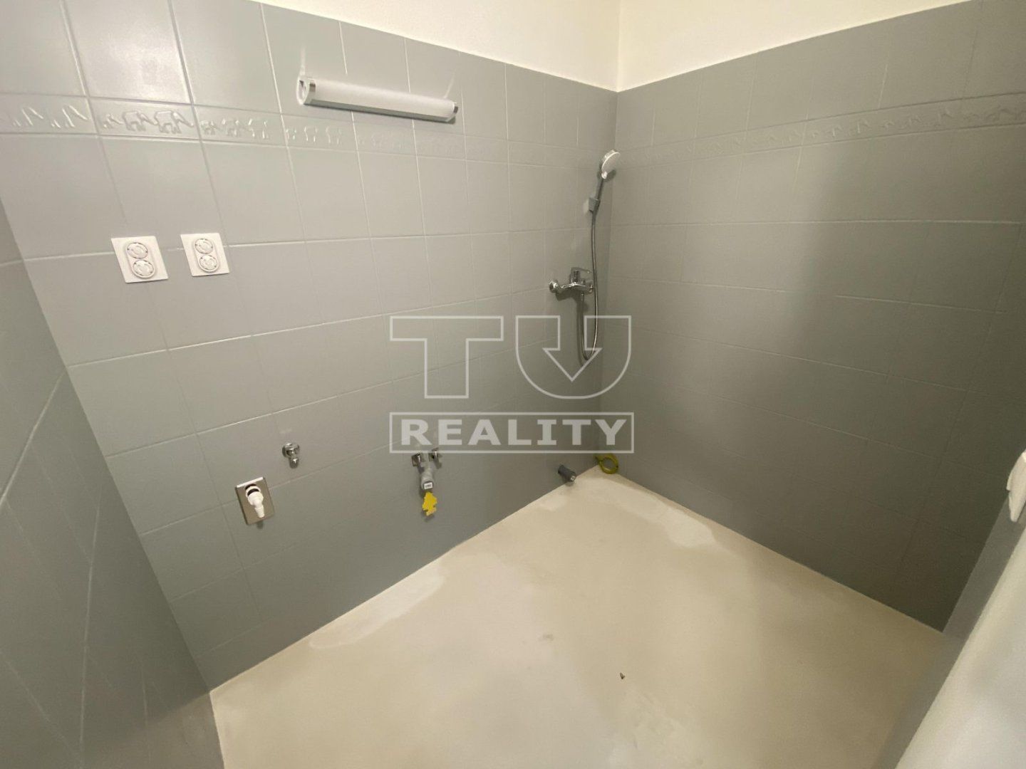 TUreality ponúka na predaj prerobený 2 izbový byt v Bratislave - Vlčie Hrdlo - 35,59m²