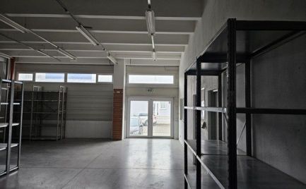 Na prenájom vykurovaný skladový priestor o výmere 190 m2 s kanceláriou.