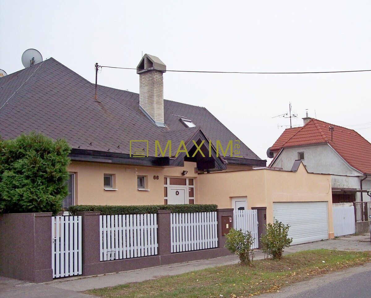 Rodinný dom  v uličnej zástavbe rodinných domov v Bratislave – Podunajské Biskupice