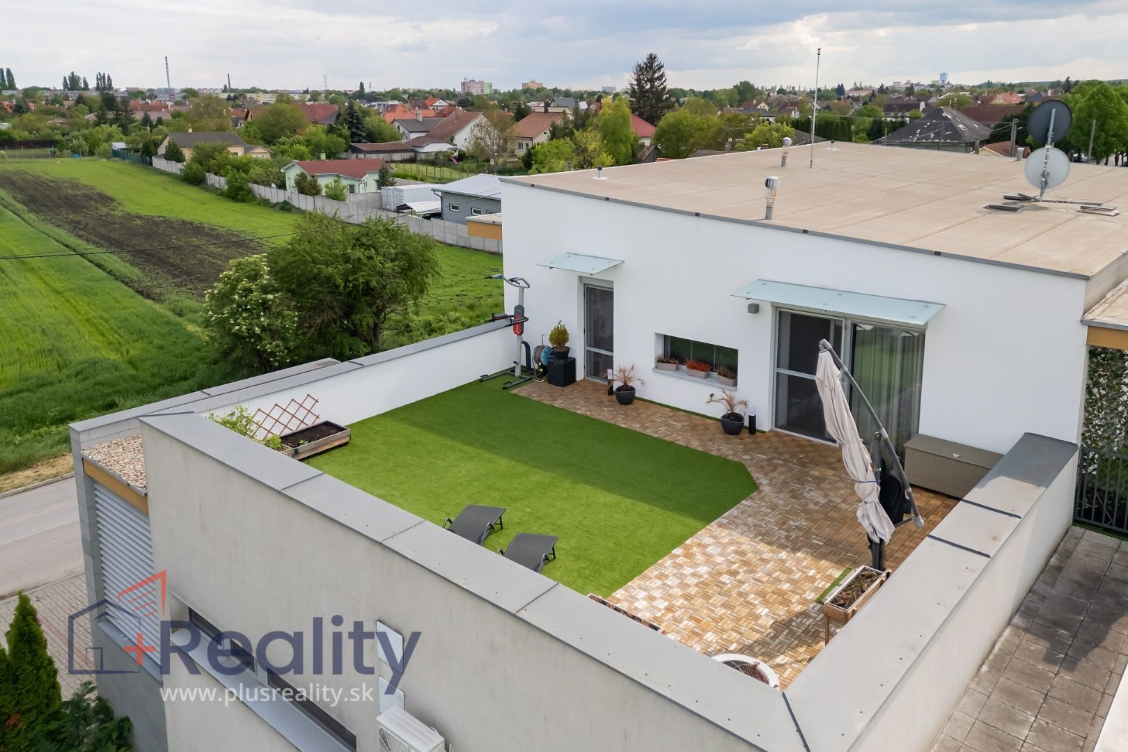 Galéria: PLUS REALITY | REZERVOVANÉ | Luxusný trojizbový byt s obrovskou terasou v meste Dunajská Streda na predaj! 