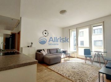 Pekný 3 izbový byt na pešej zóne v Bratislave - Gorkého ulica