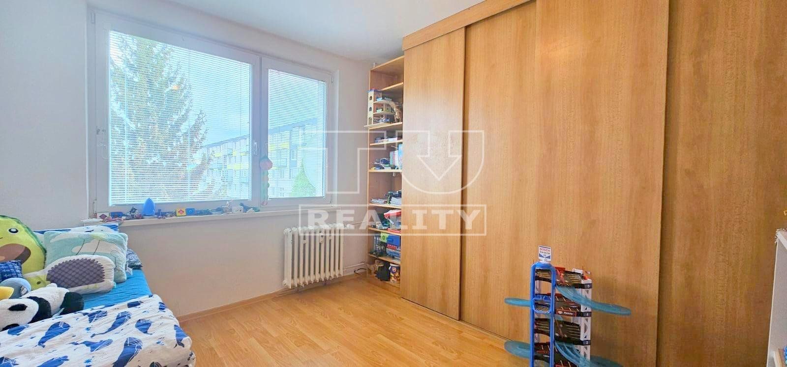 Na predaj 2,5 - izbový byt v obci Chynorany, Školská ulica 57 m2