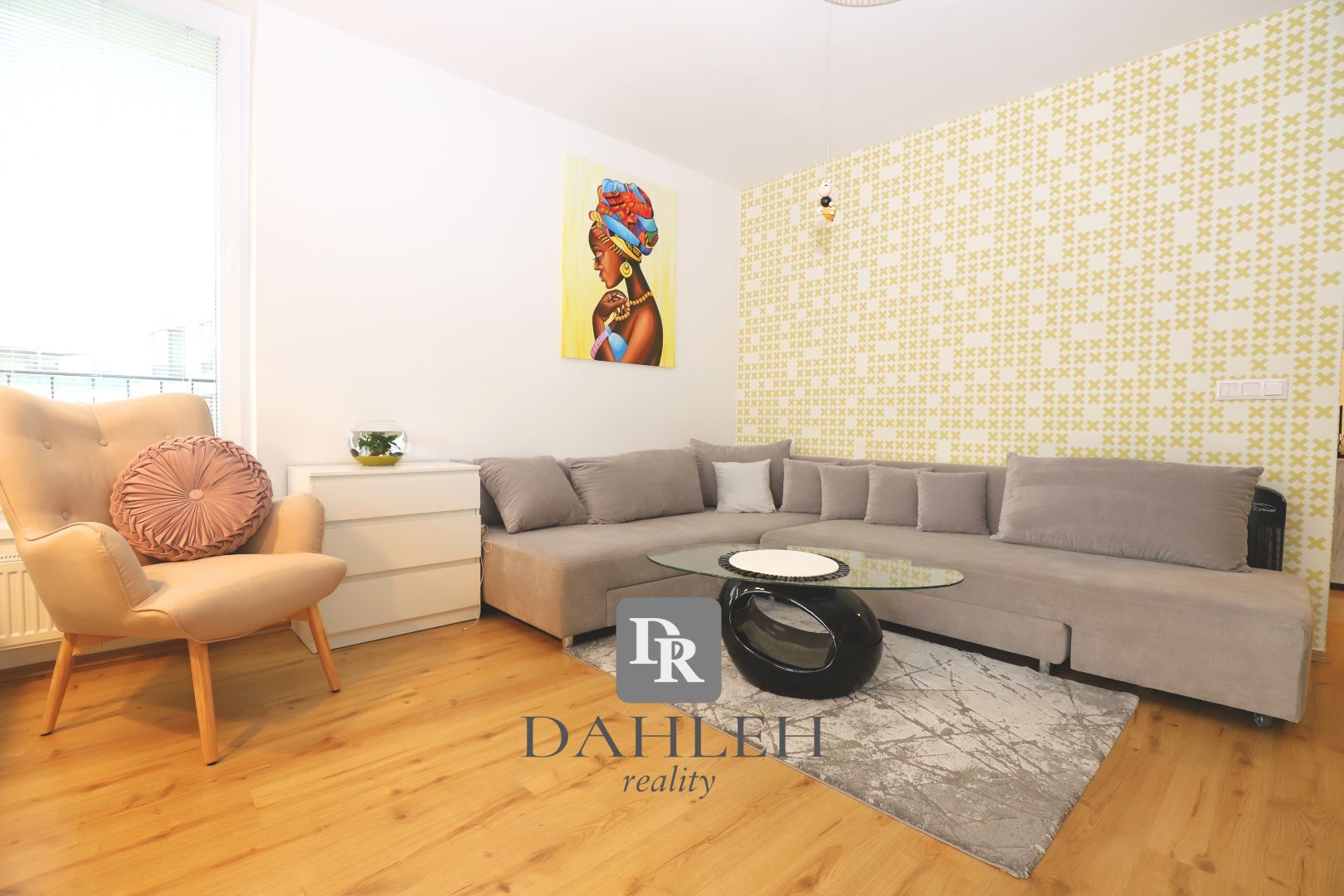 DAHLEH-Na predaj kompletne zariadený 2 izbový byt s lodžiou v novostavbe