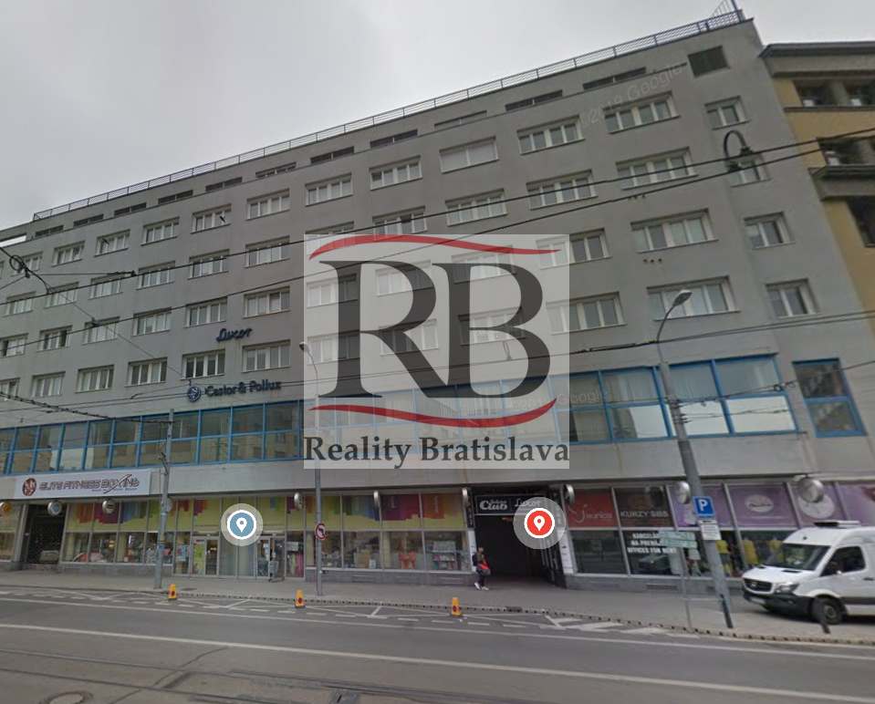 Obchodné priestory s presklenými výkladmi v centre, Štúrova-Bratislava I