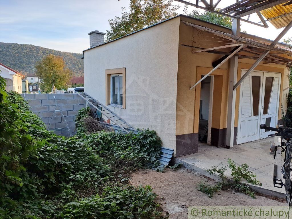 Rodinný dom, vhodný aj na podnikanie v Dolných Vesteniciach neďaleko Partizánskeho na predaj