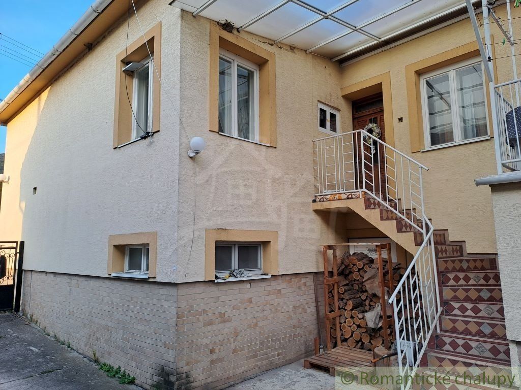 Rodinný dom, vhodný aj na podnikanie v Dolných Vesteniciach neďaleko Partizánskeho na predaj