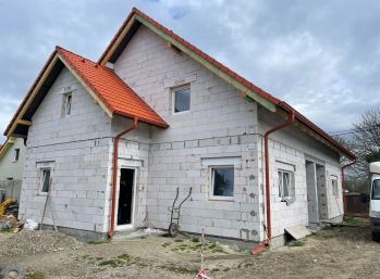 BA V. Na predaj rozostavaný rodinný dom v Rusovciach