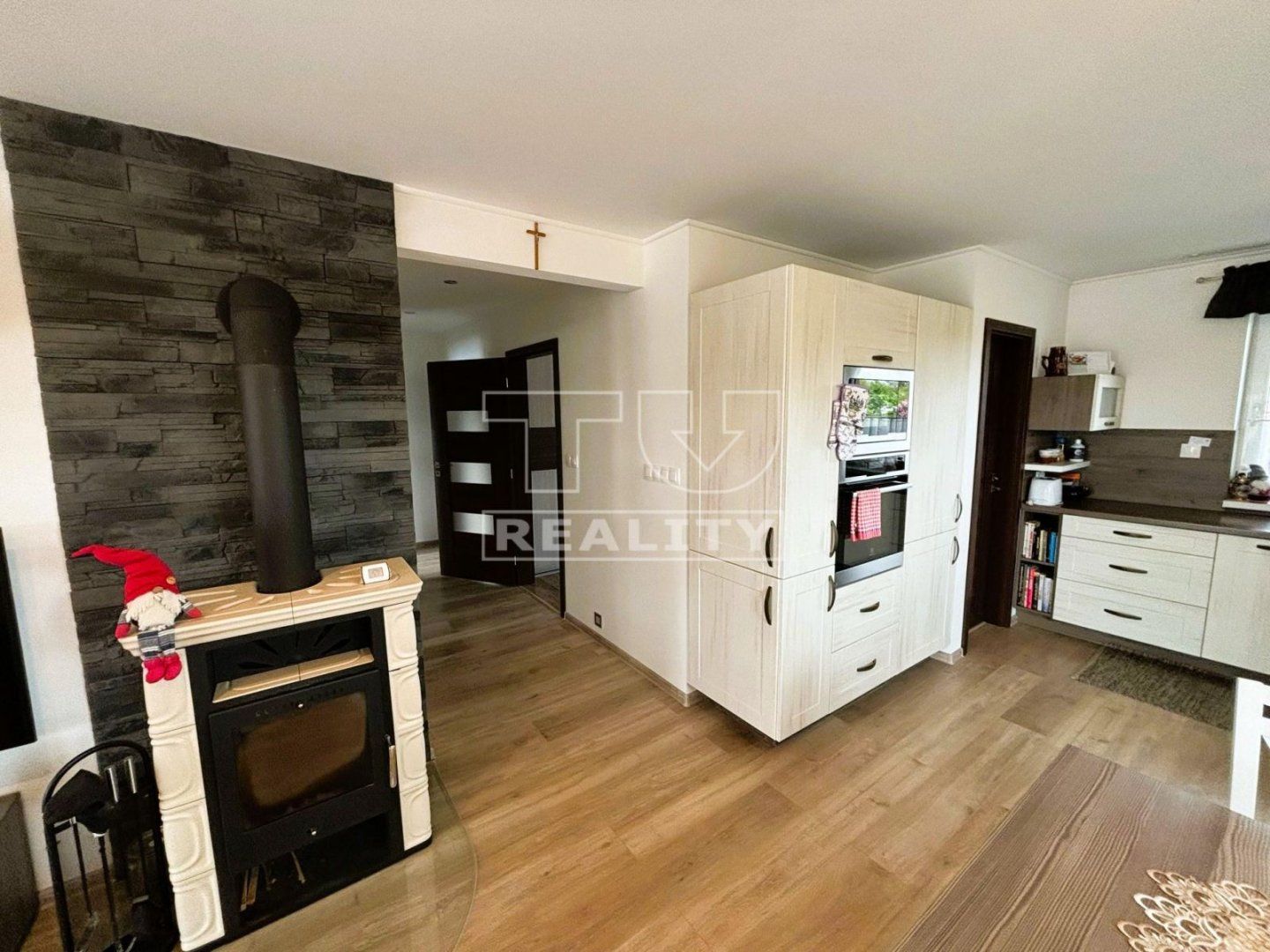TUreality ponúka na predaj 3-izbový rodinný dom 95 m² - novostavbu - na pozemku 525 m² v obci Bellova Ves.