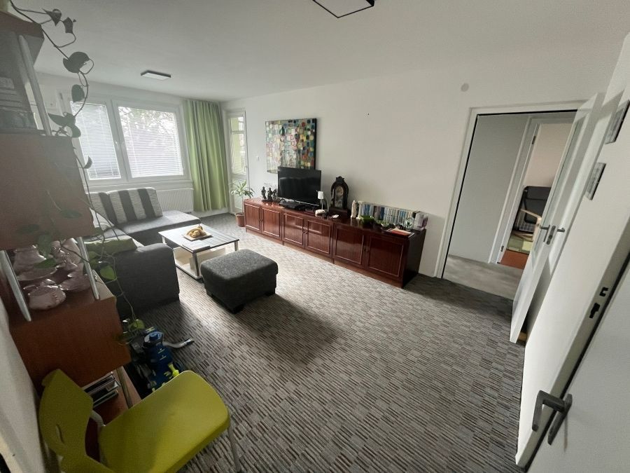 Veľký 4-izbový byt s atypickou dispozíciou na zvýšenom prízemí