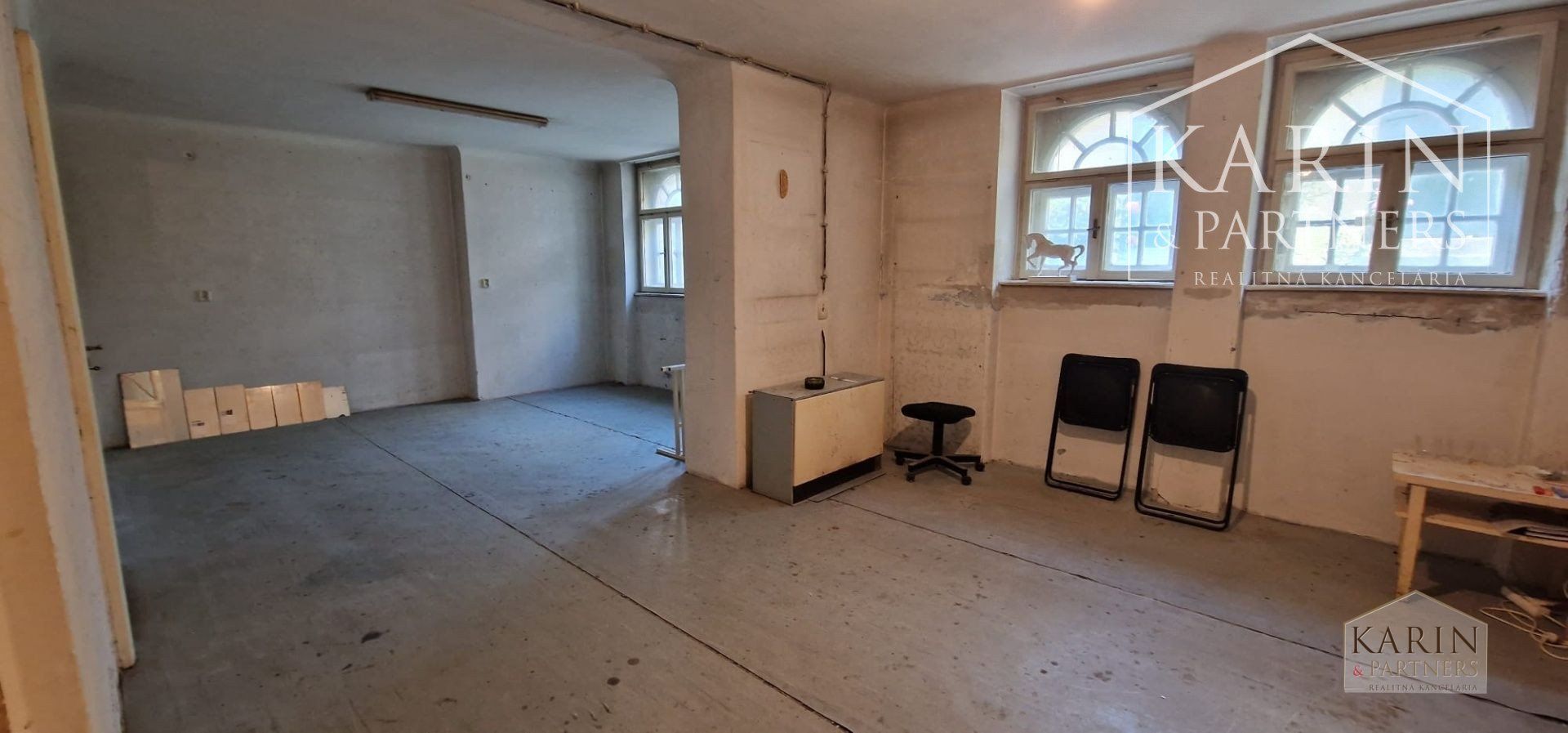Štýlový  3 izbový priestor na bývanie alebo podnikanie na lukratívnej adrese Bratislavy – Palisády, Godrova ul.
