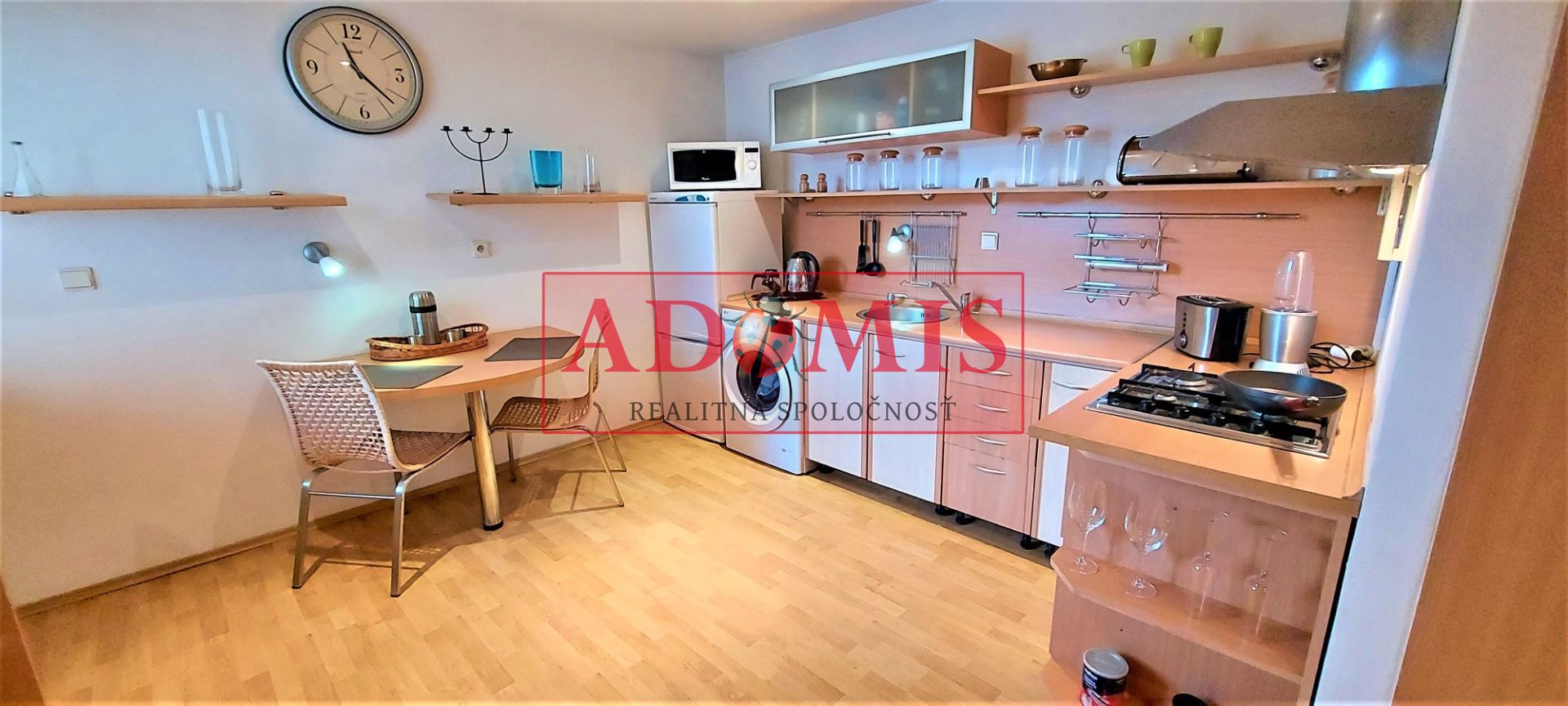 ADOMIS – Predaj 2 izbový byt, 65m2, s balkónom, Pasteurovo námestie, Košice-Juh