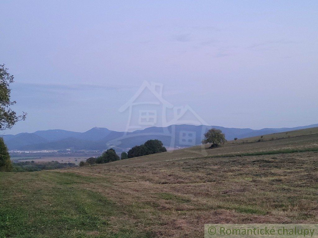 Novostavba chaty v krásnom prírodnom prostredí na konci obce Slavnica časť Tlstá Hora